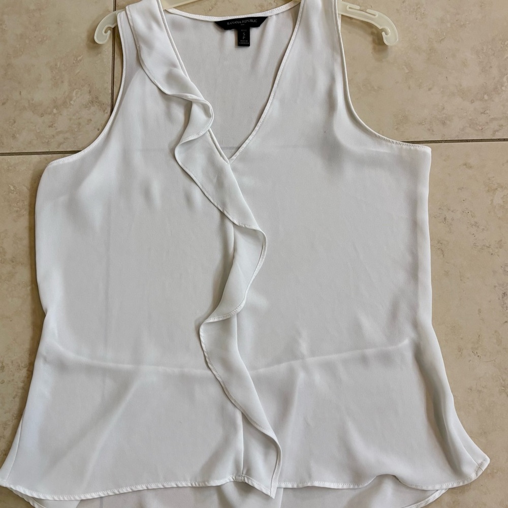 Banana Republic Cream Sleeveless Ruffle Blouse